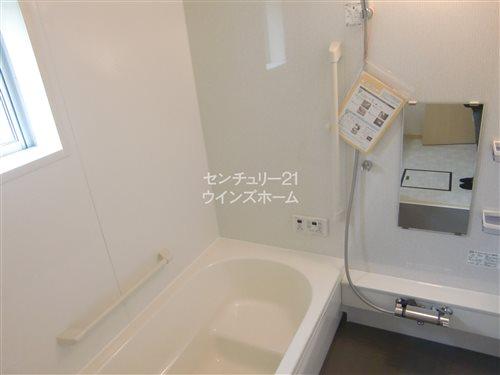 Bathroom. 1 Building Comfortable tub sitz bath can enjoy