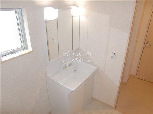 Wash basin, toilet. 4 Building