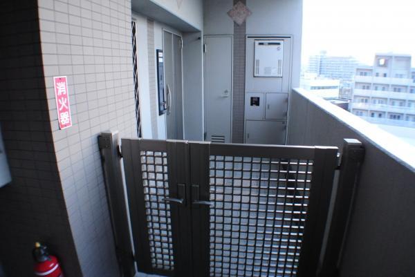 Other common areas. Entrance porch in consideration of the privacy