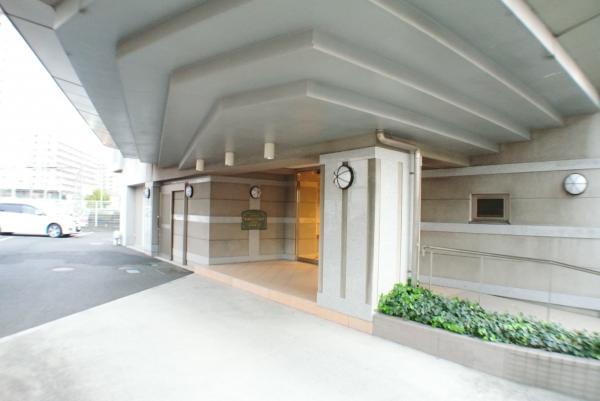 Entrance. Day shift management