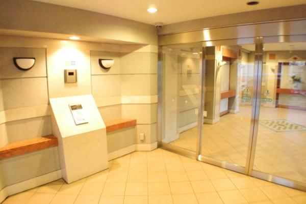 lobby. Auto-lock Mansion