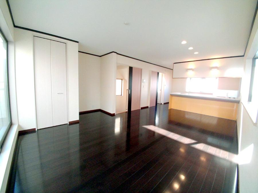 Living. Was building completed. Such as the actual image from per yang, We have to wait all the time so you can see directly. 