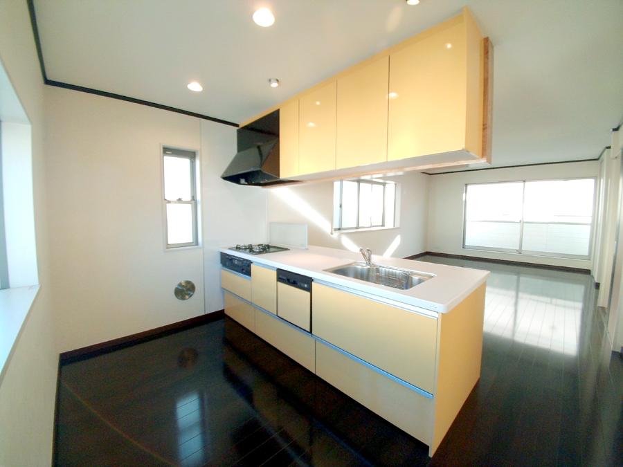 Kitchen. Was building completed. Such as the actual image from per yang, We have to wait all the time so you can see directly. 