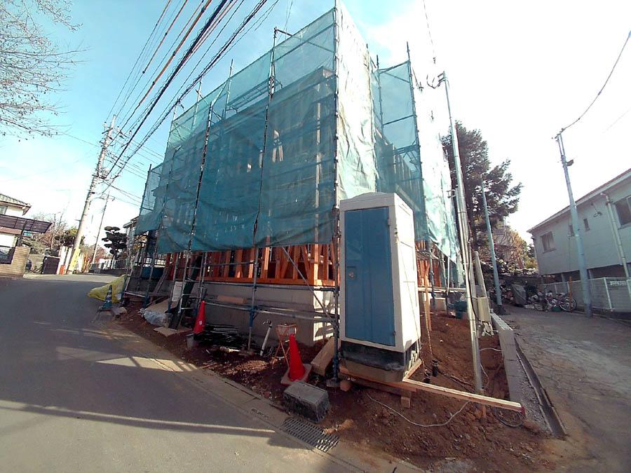 Local photos, including front road. We offer the same use the finished model house of this property. Please feel free to contact us. 