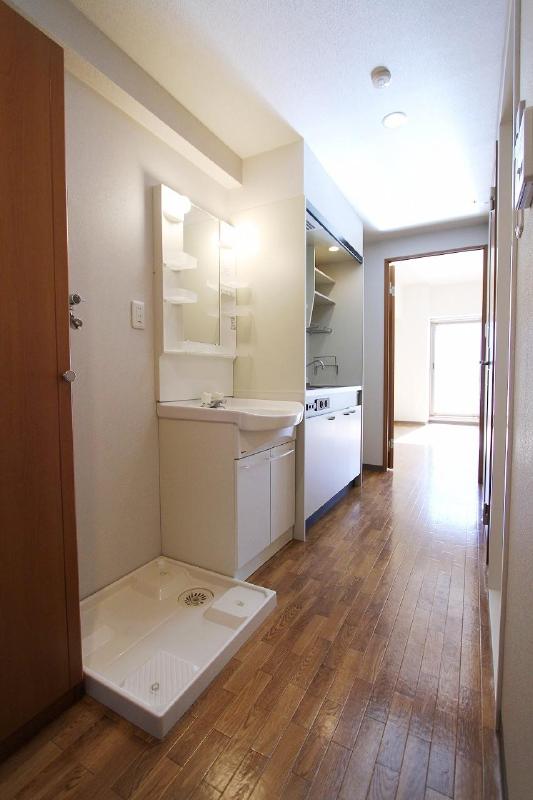 Other room space. Space from the entrance to the living room Lean flow line