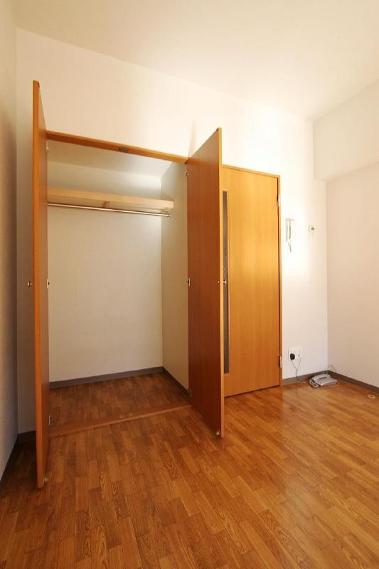 Receipt. There is also a compartment at the top, Excellent storage capacity