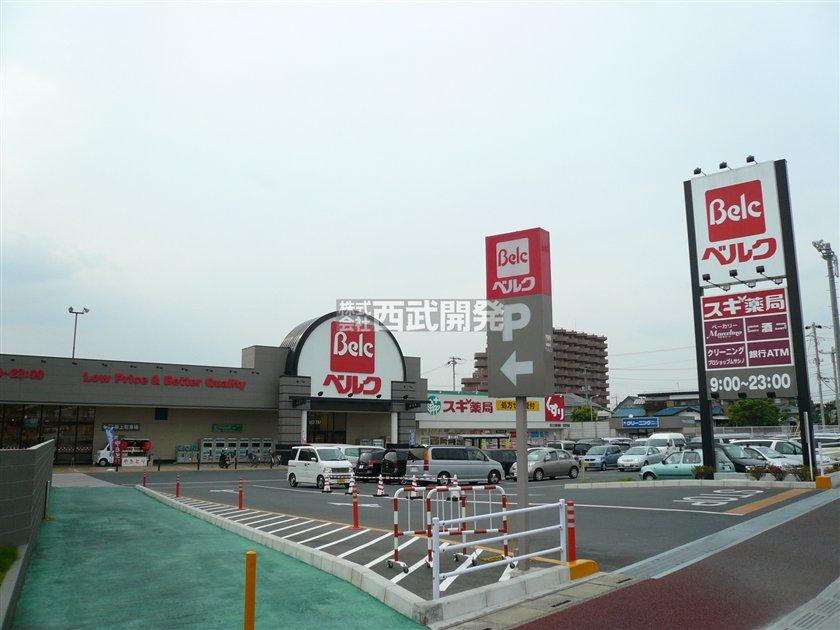 Supermarket. 640m to Berg