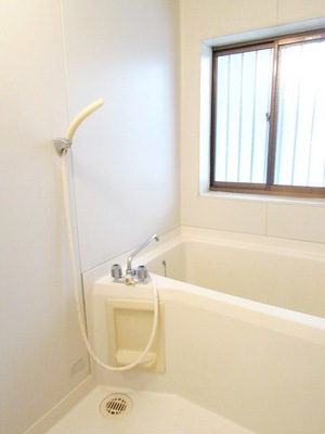 Bath.  ☆ This is easy to ventilation with windows ☆