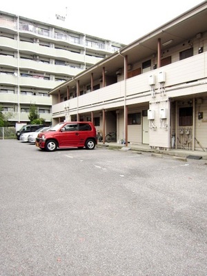 Parking lot.  ☆ Parking available on site ☆