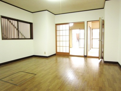 Living and room. Easy-to-use, large dining kitchen