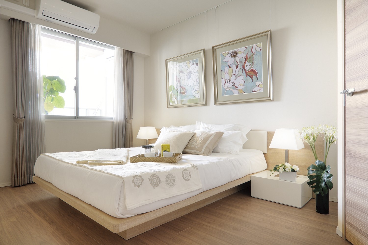 Bright provided on the south balcony side Western-style (1)