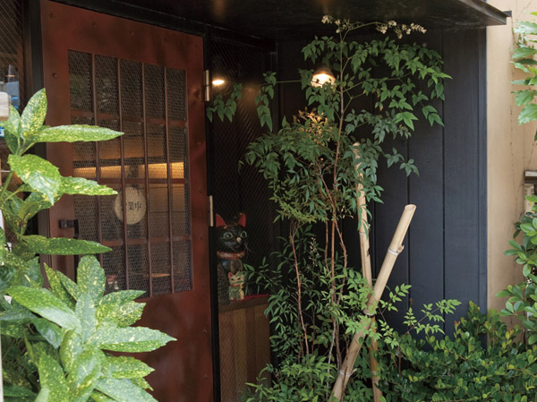 Surrounding environment. Buckwheat Waraku YamaShigeruNoboru (about 800m ・ Buckwheat of 10 minutes) Hokkaido walk has good flavor rich and chewy, Tangled well with soup of thick bonito flavor, The more hands manipulate the hand will not stop. Even after the evening is open, Including buckwheat dumpling curry, Fish sake also enhance. It was also selected to the shop overflowing charm of choice for customers of Kawaguchi Chamber of Commerce and Industry organized, Ichimise love is local.