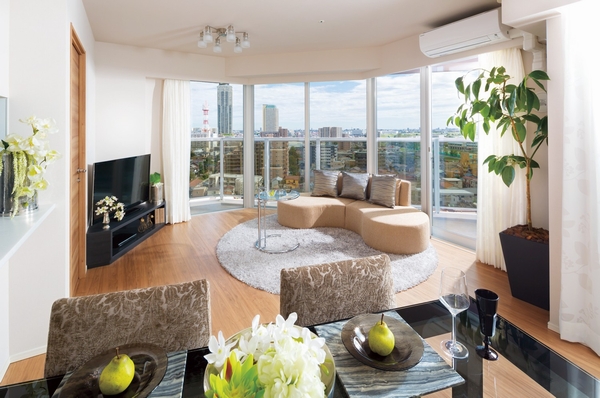 Building structure. Living was nestled a panoramic window in which you can enjoy the tower view (4 points 75J type building in the model room. 2013 October shooting. Furniture, etc. are not included in the price)