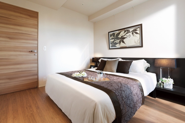 Building structure. Western-style, which is provided on the balcony side taking advantage of the wide span opening is large, Daylighting ・ Ventilation good. Not through the window destination others, Privacy is protected