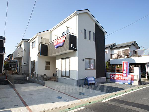 Local appearance photo. 1 Building