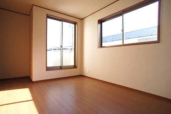 Non-living room. 1 Building