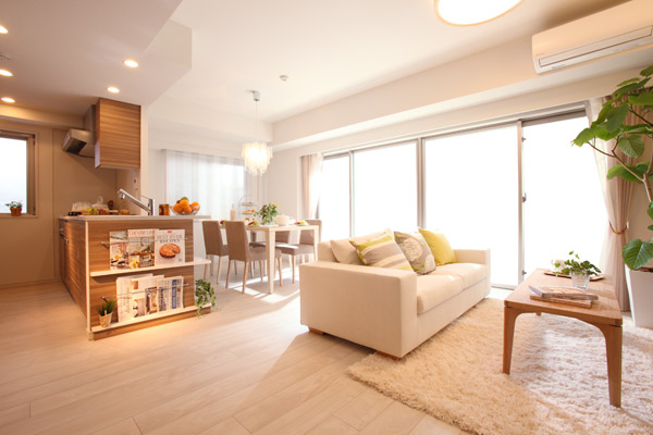 Living.  [living ・ dining] Every day to spend time family and gentle in fresh sunlight. Fun-free weekend a formal time invited an important guest. And, Family each and every, Luxurious moments to enjoy and relax their hobby. Extremely comfort and sense of quality in all of space, It was tailored to the life stage to entertain the family wherever you are.  ※ All indoor photo model room Eg type of listed below. Including some paid options (application deadline Yes)