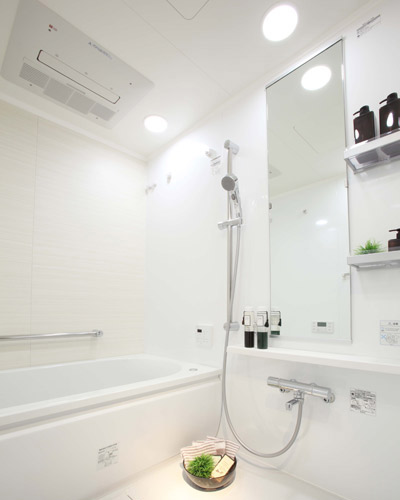 Bathing-wash room.  [bathroom] Adopted Karari floor. Floor the next morning is Karari and dry, Easy to clean. Since the slip there is also a fall prevention effect.