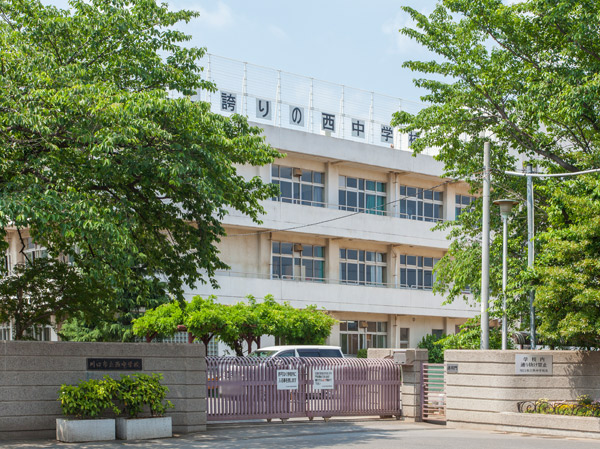 Surrounding environment. West Junior High School (about 990m ・ Walk 13 minutes)