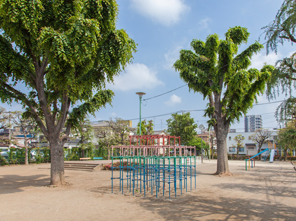 Surrounding environment. Nakamachi chome park (about 180m ・ A 3-minute walk)
