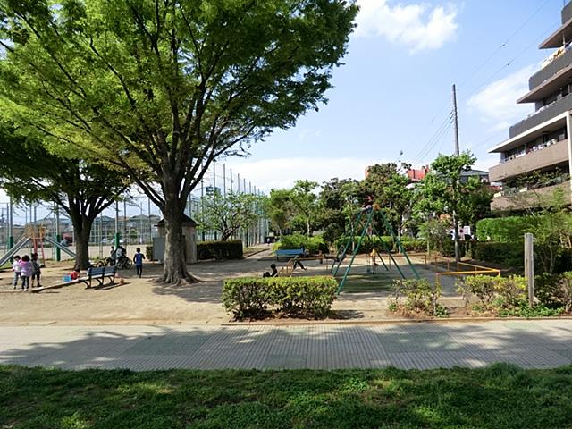 park. 650m until Yanane the town park