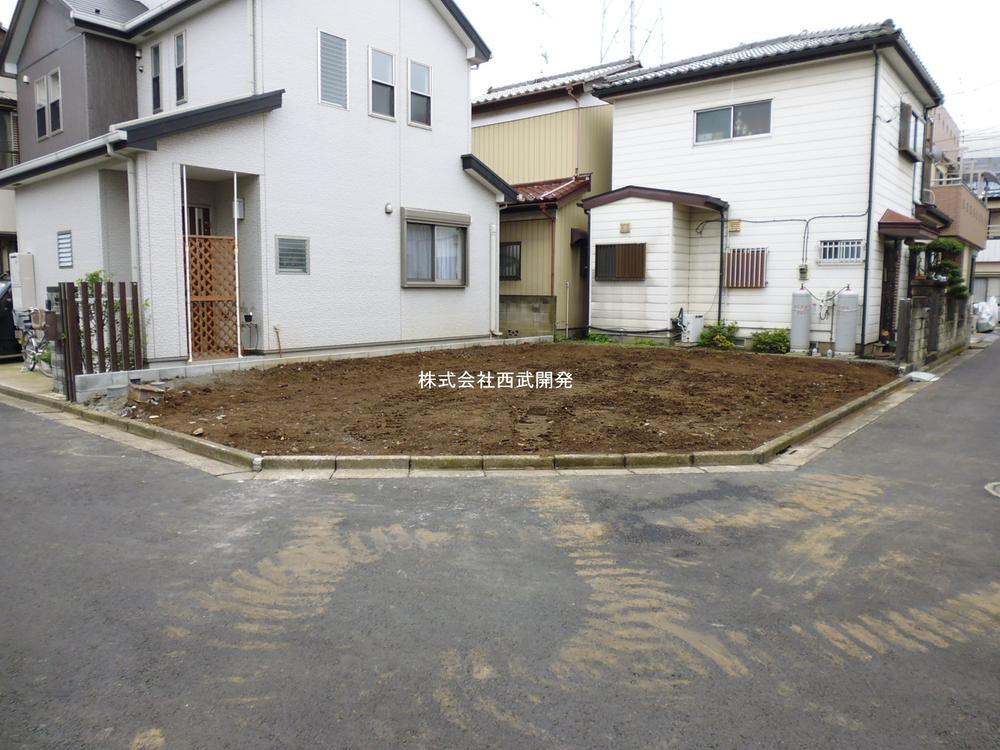 Local appearance photo. Local (09 May 2013) Shooting