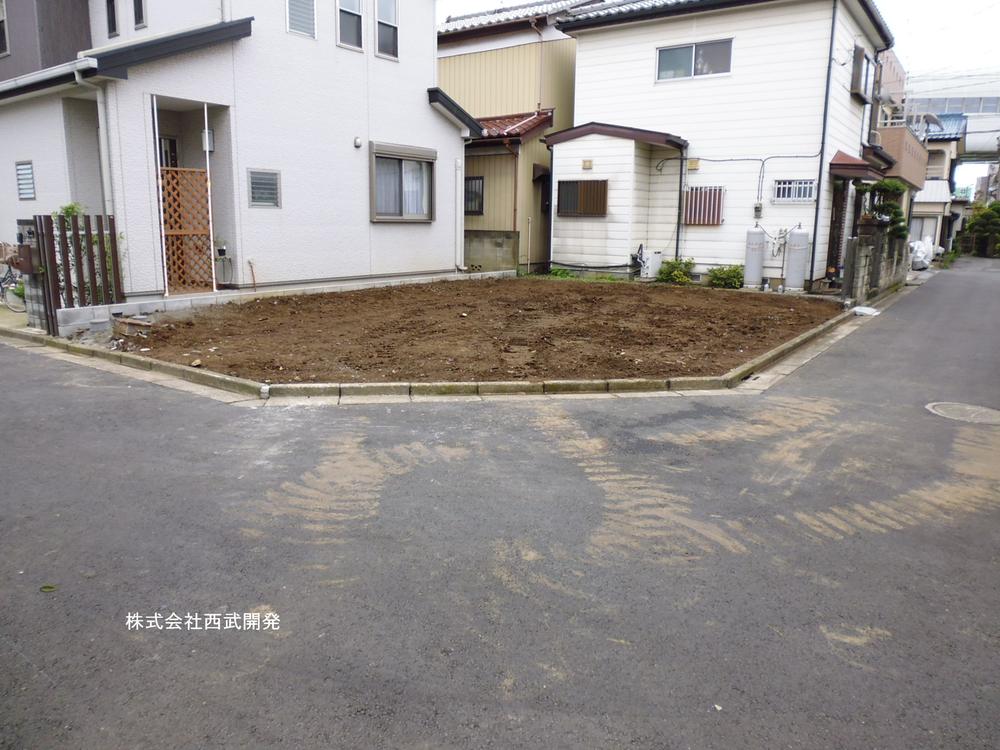 Local photos, including front road. Local (09 May 2013) Shooting