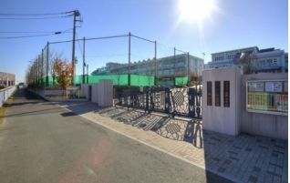 Junior high school. 800m until Kawaguchi Minami Junior High School (Junior High School)