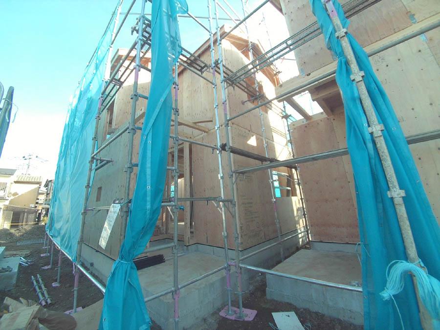 Local photos, including front road. We offer the same use the finished model house of this property. Please feel free to contact us.