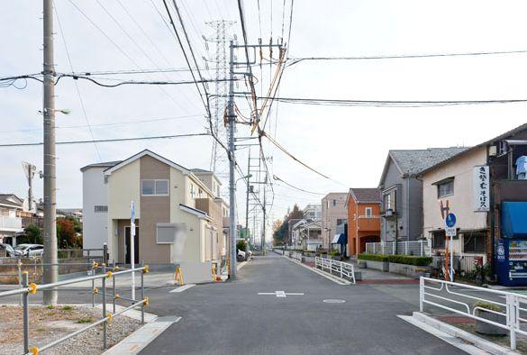 Local photos, including front road. Local (12 May 2013) Shooting