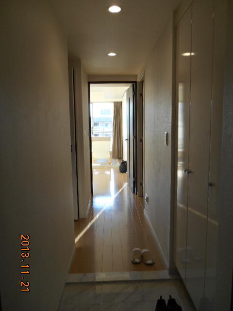 Other introspection.  [Corridor] 2013 November shooting
