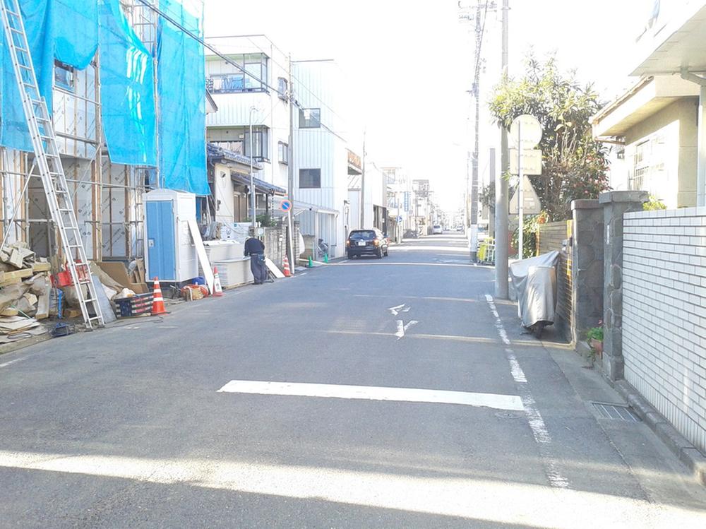 Local photos, including front road. Local (12 May 2013) Shooting