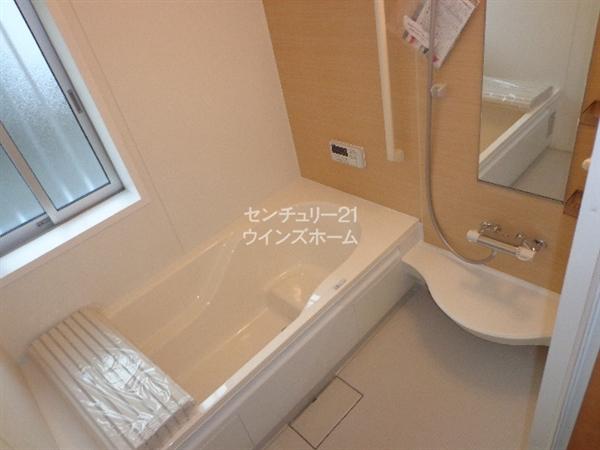 Bathroom. 5 Building Comfortable tub sitz bath can enjoy