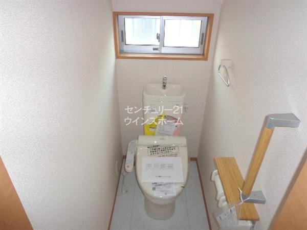 Toilet. 5 Building