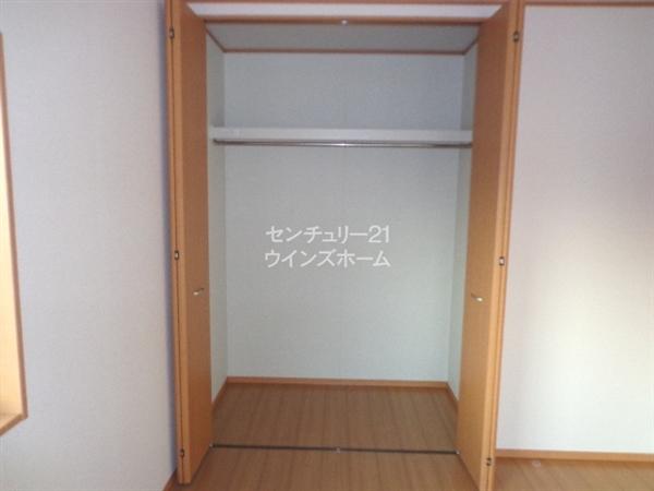 Receipt. 5 Building Each room is equipped with storage