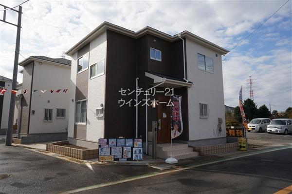 Local appearance photo. 1 Building