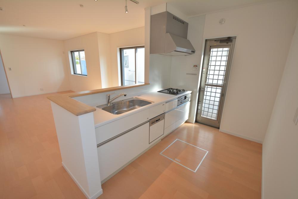 Kitchen. Kitchen with a back door! ! 