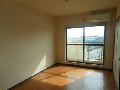 Living and room. Room 1