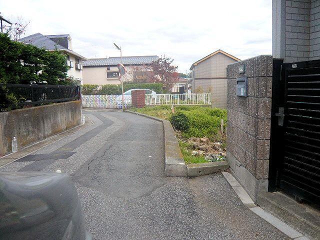 Local photos, including front road. 11 / 12 shooting