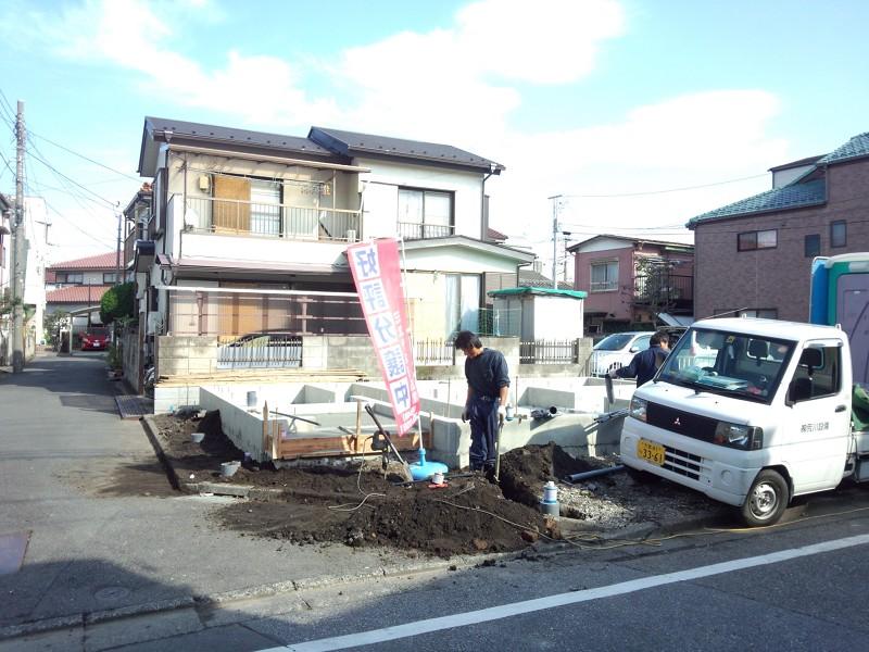 Local photos, including front road. Local (11 May 2013) Shooting