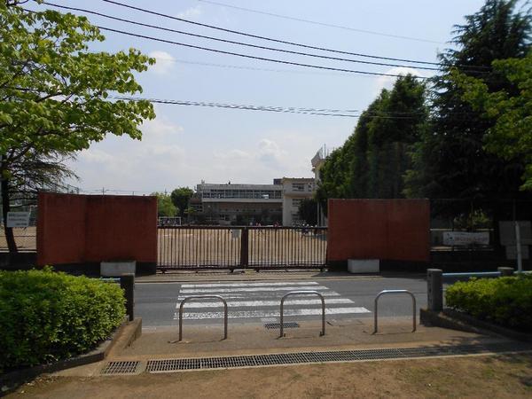Primary school. Shibanishi an 8-minute walk from the 650m elementary school to elementary school