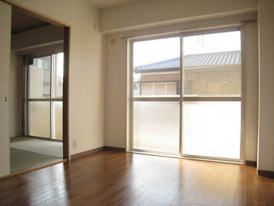 Living and room. Japanese-style room ・ It has led Western-style