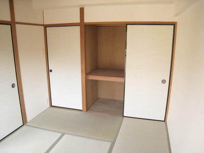 Living and room. Storage capacity ◎ of the closet