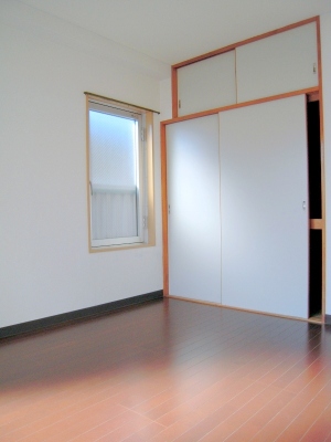 Other room space. Western-style 5 Pledge with storage upper closet