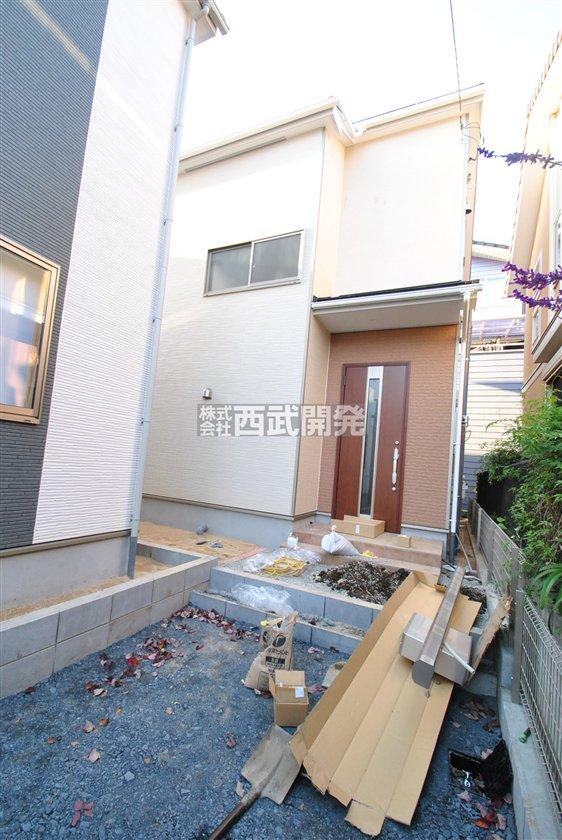 Local appearance photo. Local (11 May 2013) Shooting