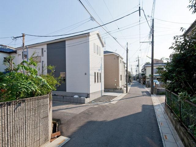 Local photos, including front road. Local (10 May 2013) Shooting