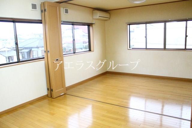 Living and room. Bright beautiful Western-style.