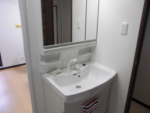 Wash basin, toilet