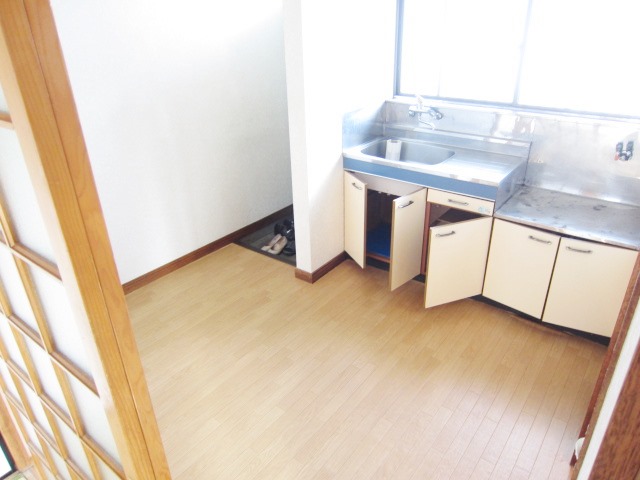 Kitchen. Relaxed some kitchen space