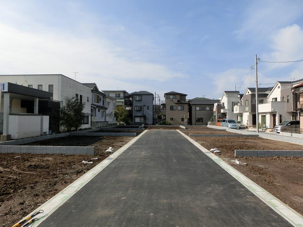 Local photos, including front road. Local (11 May 2013) Shooting